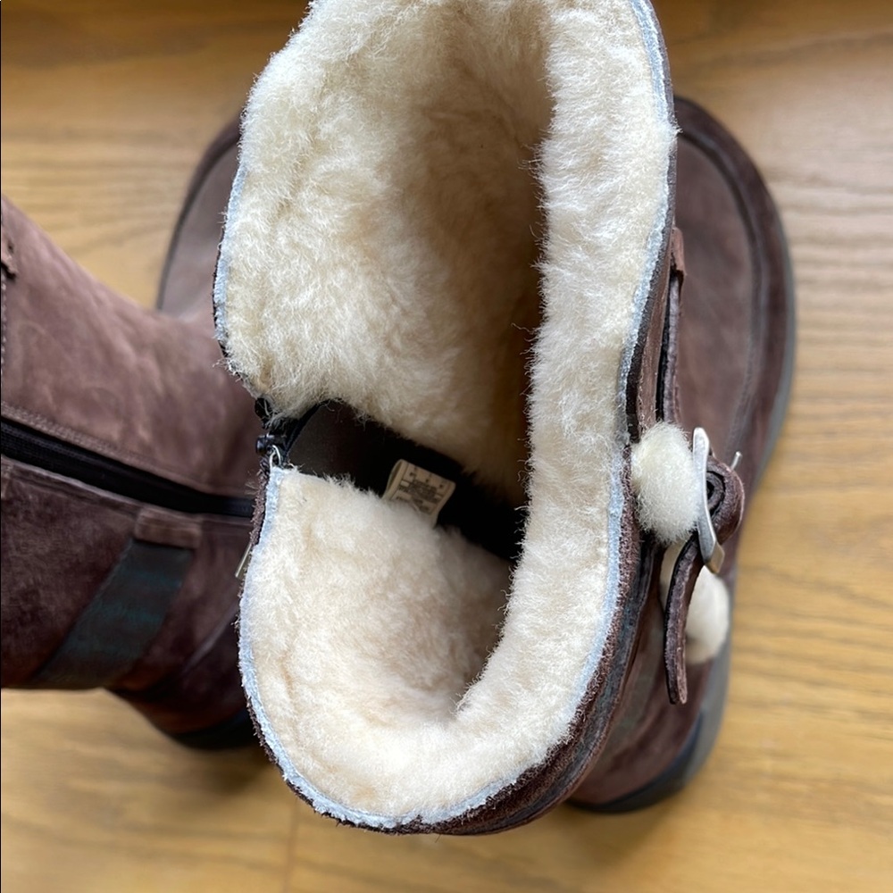 Women's Merrell Brown Shearling Boots - Picture 5 of 8